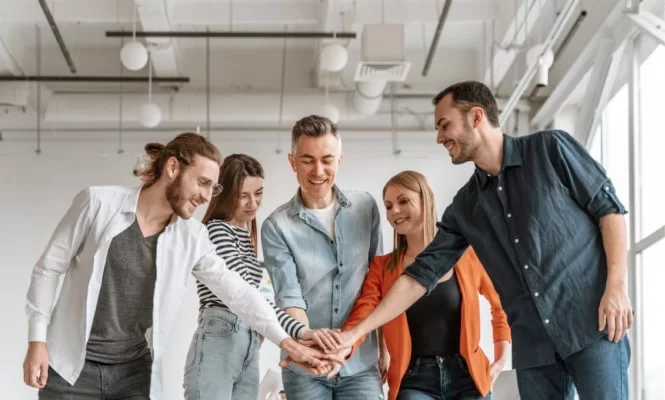 businesspeople meeting office hand shake 1024x616 1 min